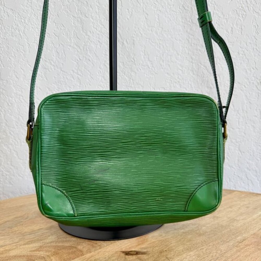 Louis Vuitton Green Epi Crossbody Bag - Picture 3 of 10